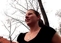 Czech amateur chick meets a guy in a park and gives him a handie