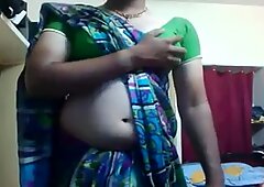 Meget hot indisk shemale bringe ind hun er foran webcam