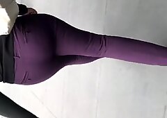大きなおっぱい熟女紫色ドレスパンツ