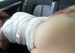 Chick fucked by the taxi driver for a free ride