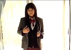 Makea lukiotyttö ayane chika poses on kamera wearing uniformu